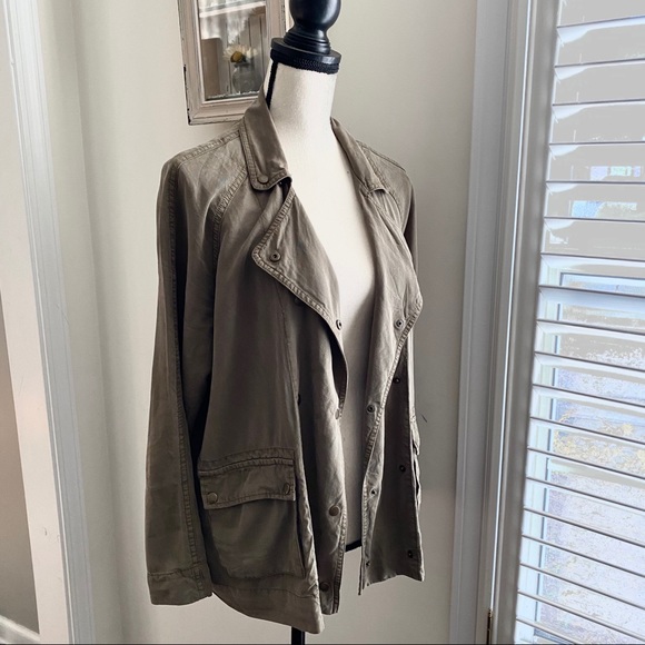 Saks Fifth Avenue Jackets & Blazers - Saks Fifth Avenue Light Safari Snap Button Jacket